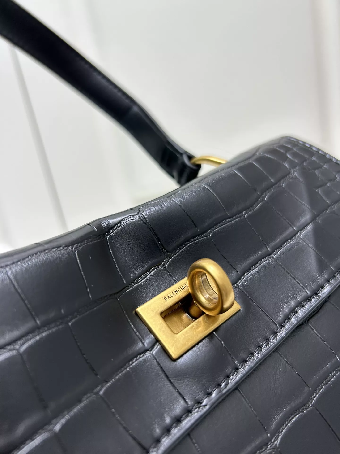 Balenciaga AAA Quality Shoulder Bags For Women Stylish 8221