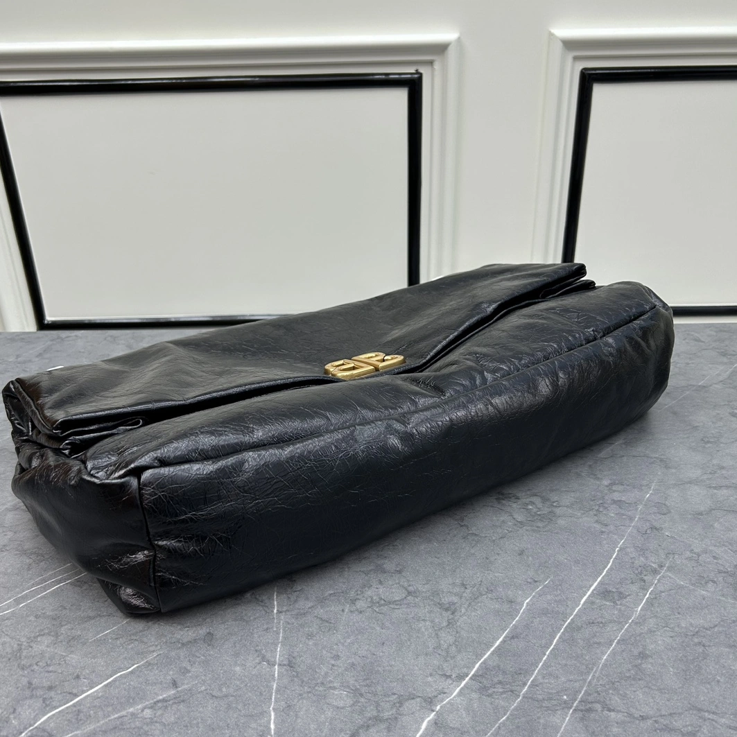 Balenciaga AAA Quality Shoulder Bags For Women Trendsetting 3031