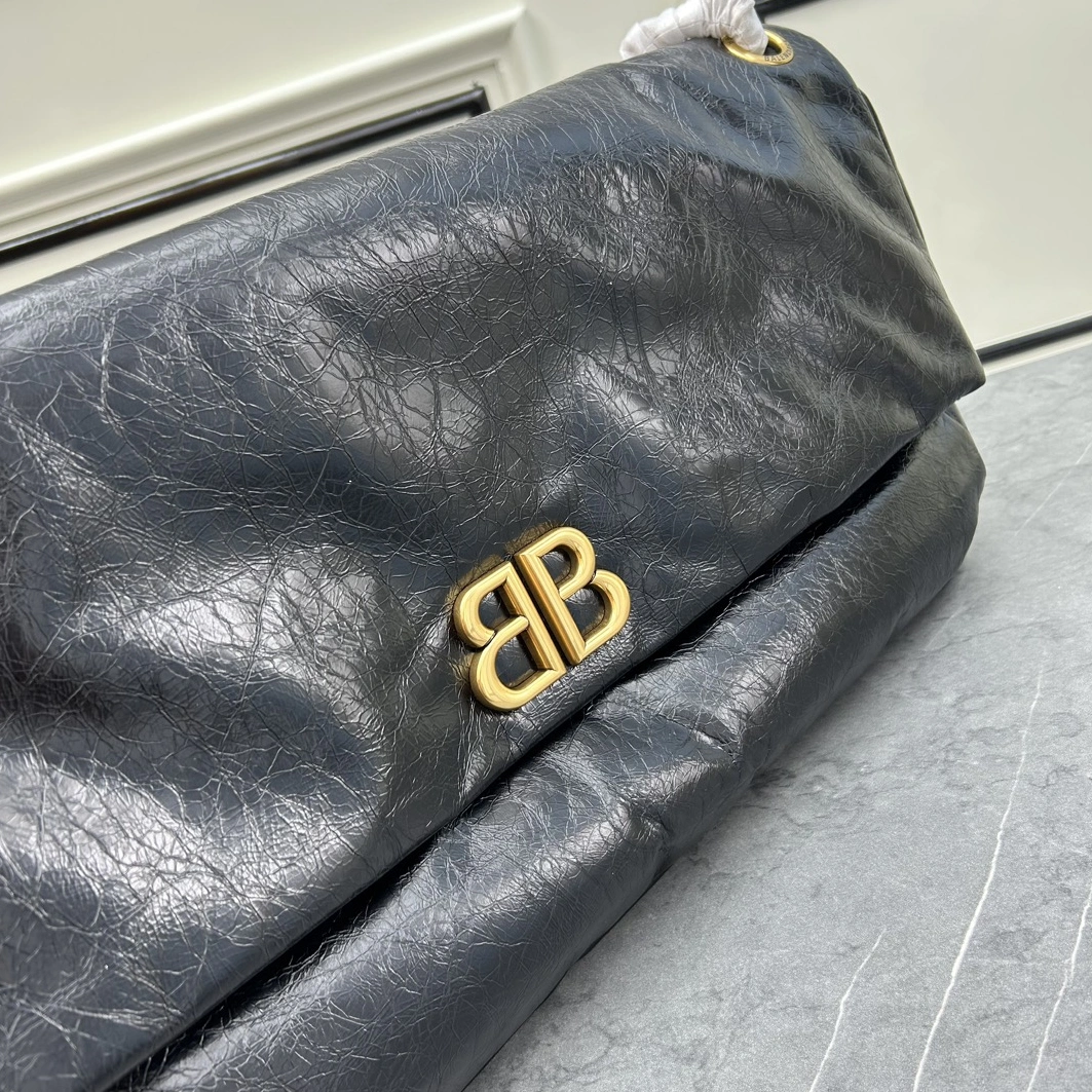 Balenciaga AAA Quality Shoulder Bags For Women Trendsetting 3031