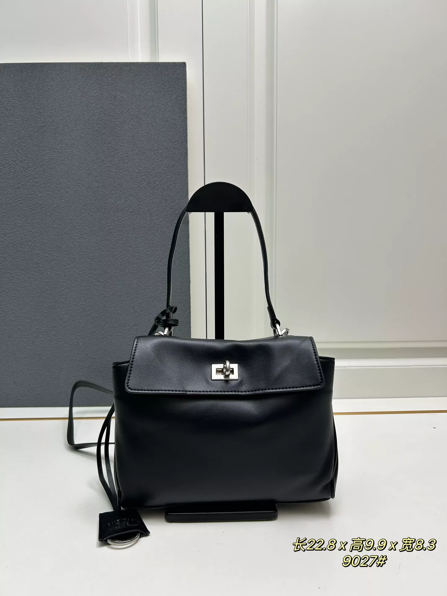 Balenciaga AAA Quality Shoulder Bags For Women Trendy 2031