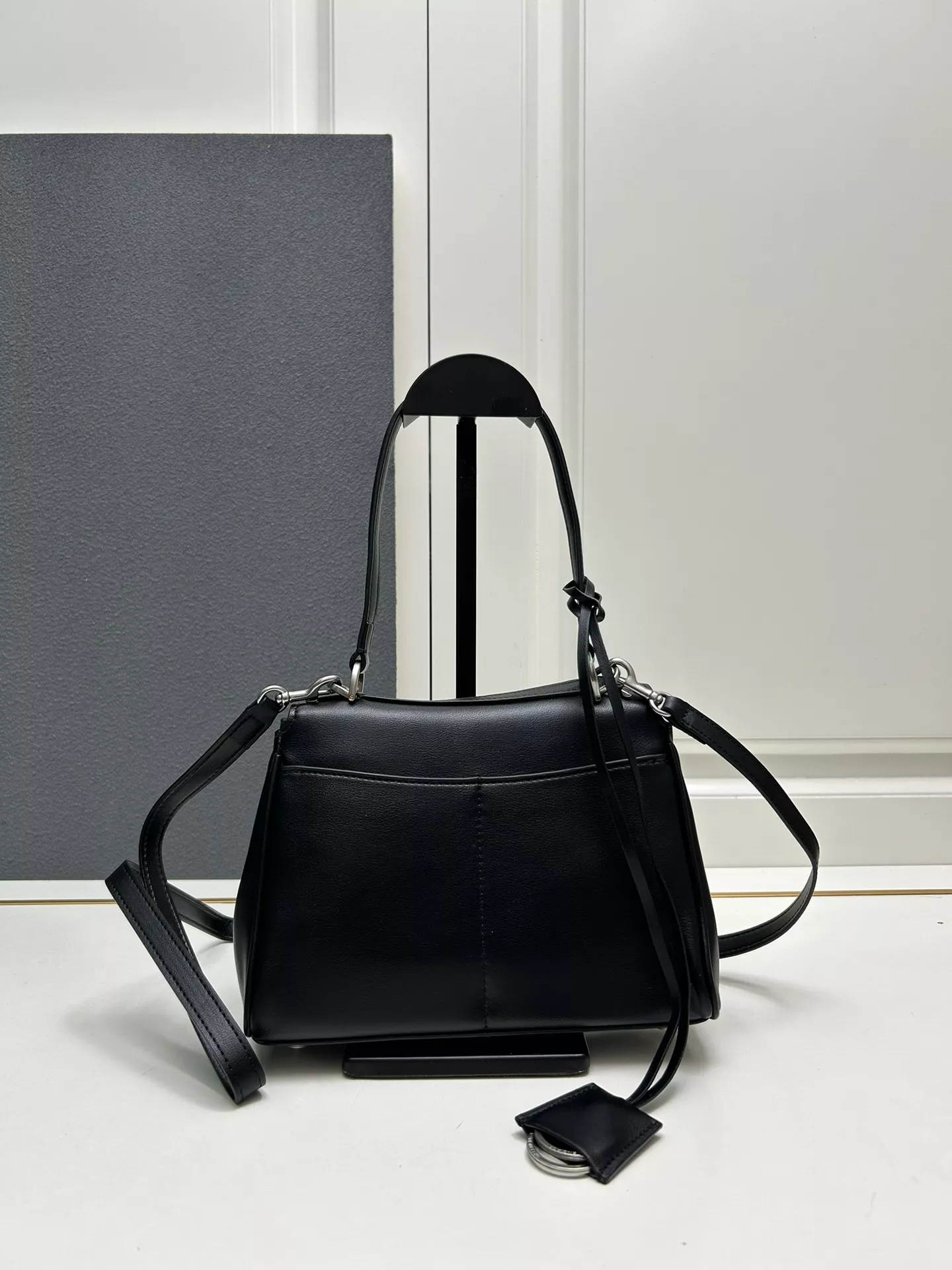 Balenciaga AAA Quality Shoulder Bags For Women Trendy 2031