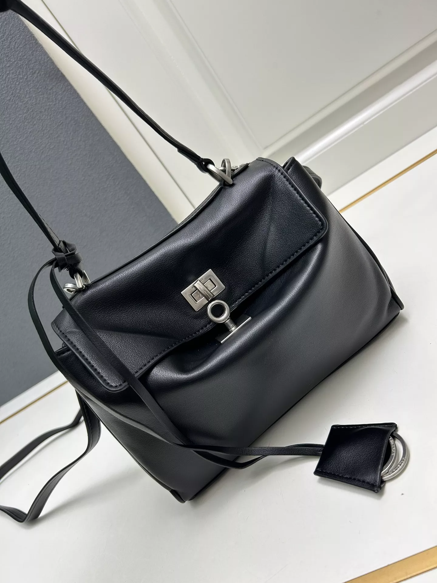 Balenciaga AAA Quality Shoulder Bags For Women Trendy 2031