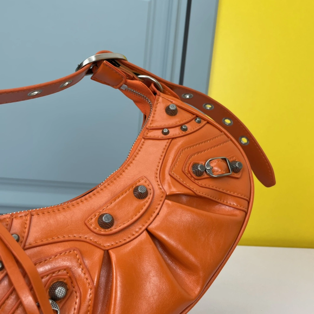 Balenciaga AAA Quality Shoulder Bags For Women Trendy 6021