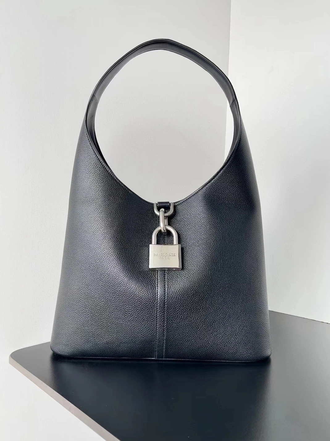 Balenciaga AAA Quality Shoulder Bags For Women Trendy 8599