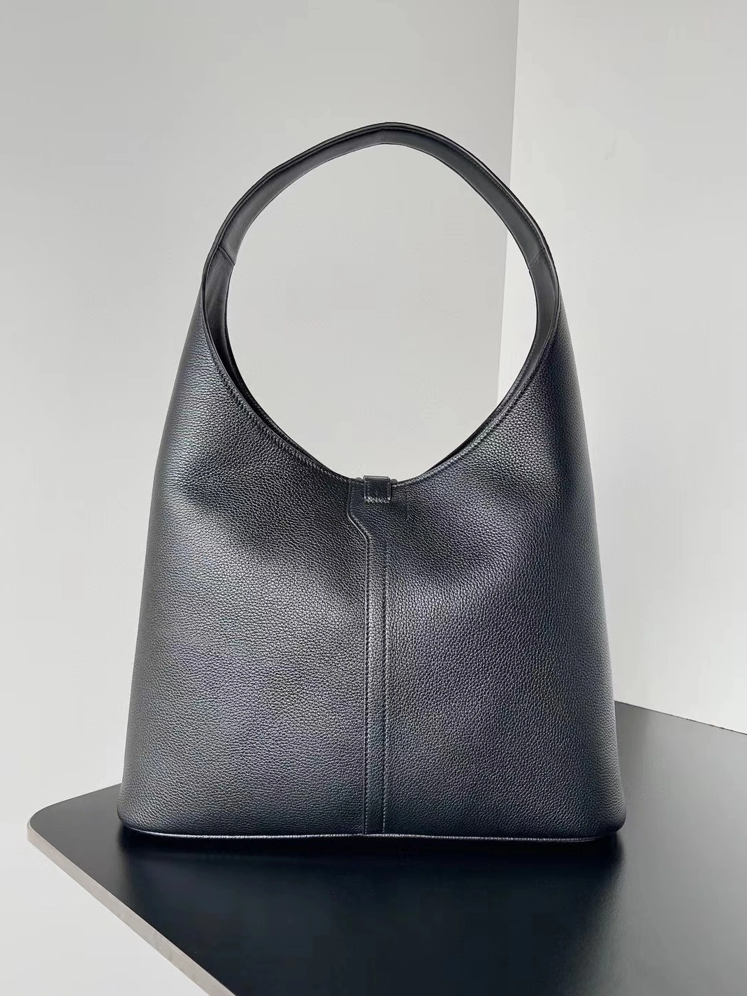 Balenciaga AAA Quality Shoulder Bags For Women Trendy 8599