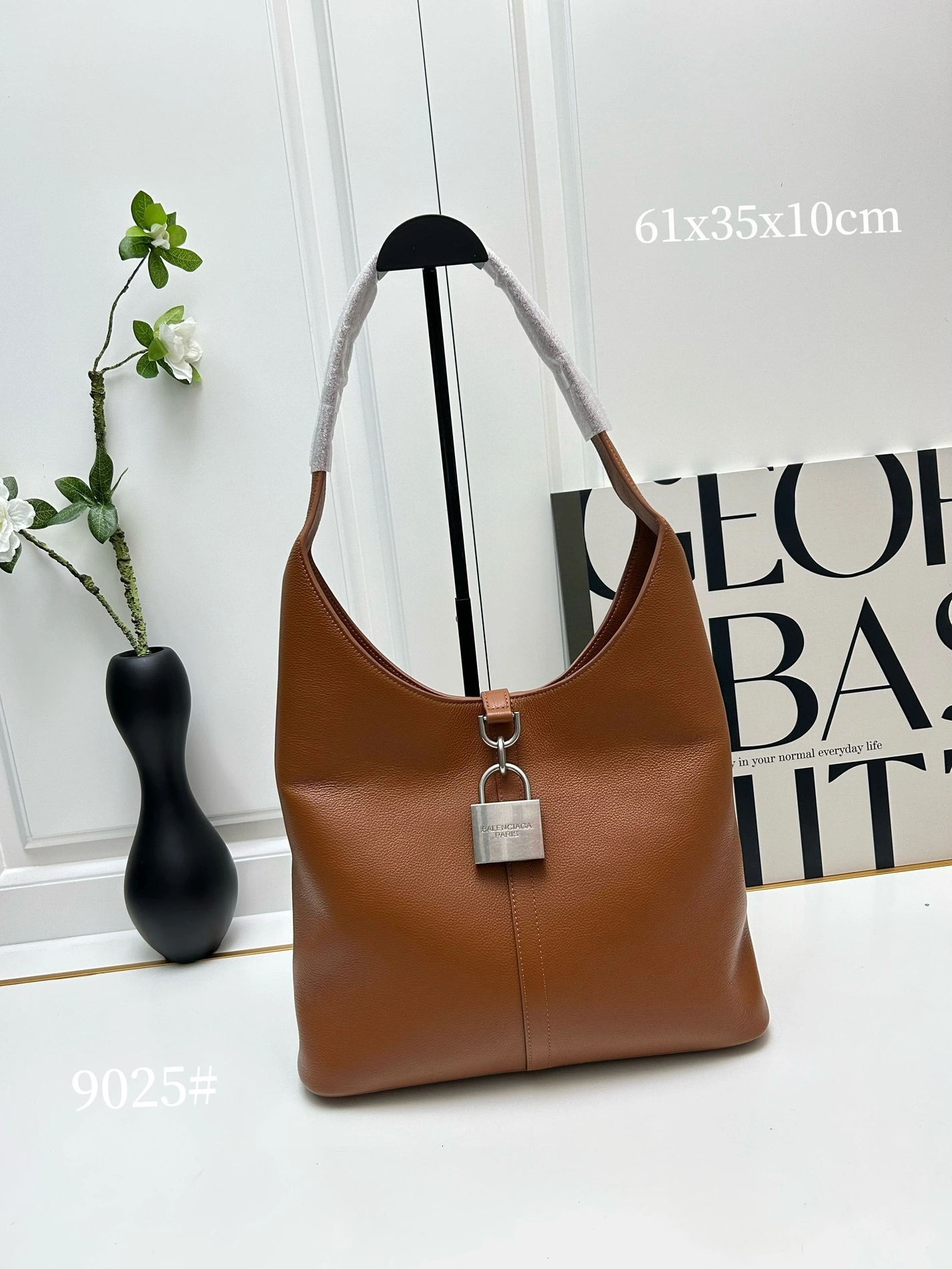 Balenciaga AAA Quality Shoulder Bags For Women Versatile 661