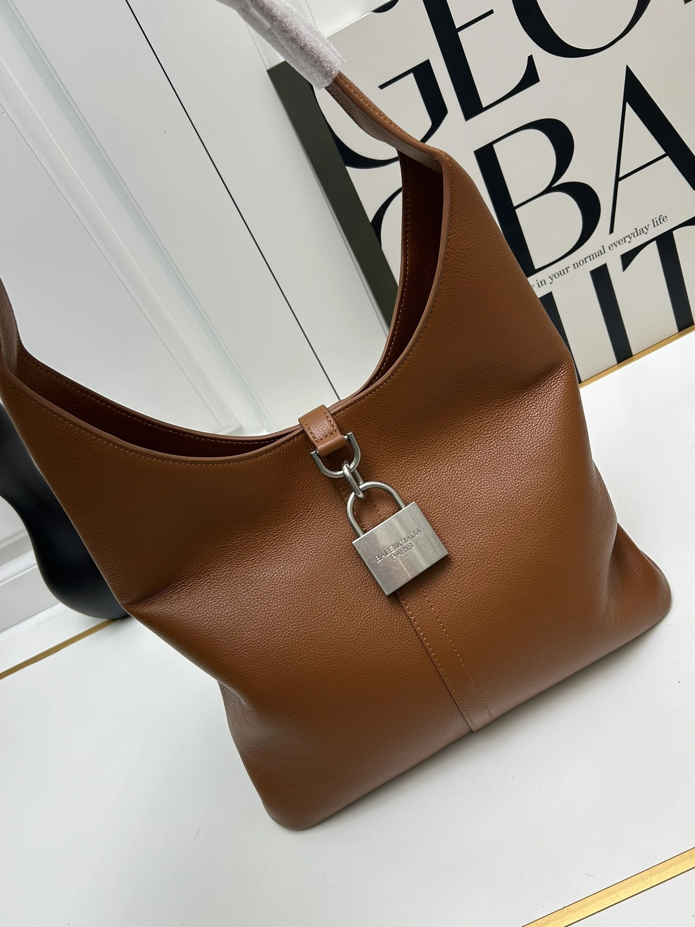 Balenciaga AAA Quality Shoulder Bags For Women Versatile 661