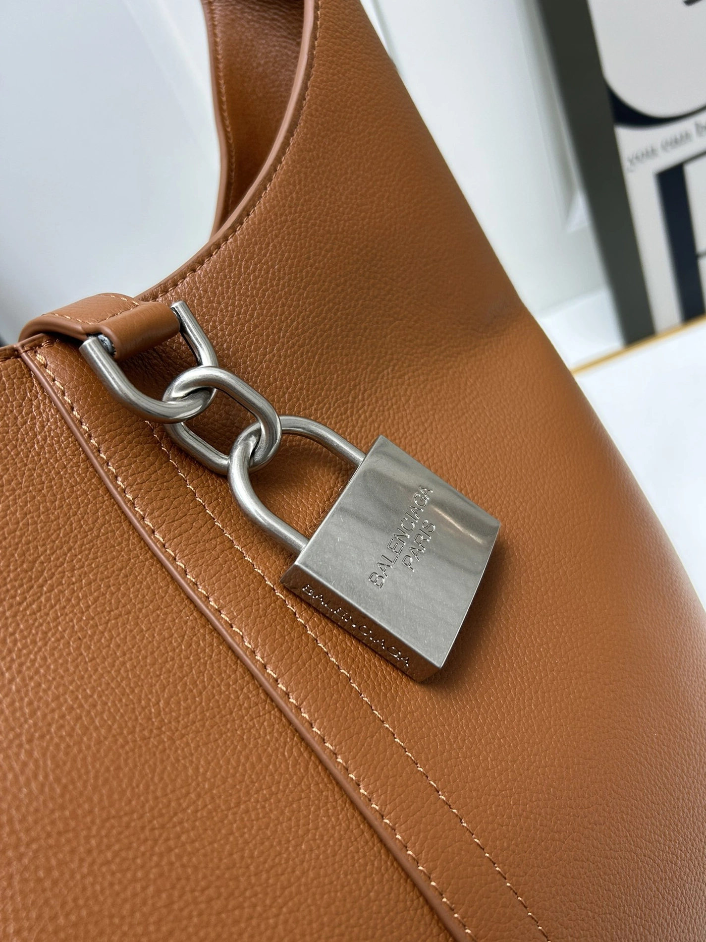 Balenciaga AAA Quality Shoulder Bags For Women Versatile 661
