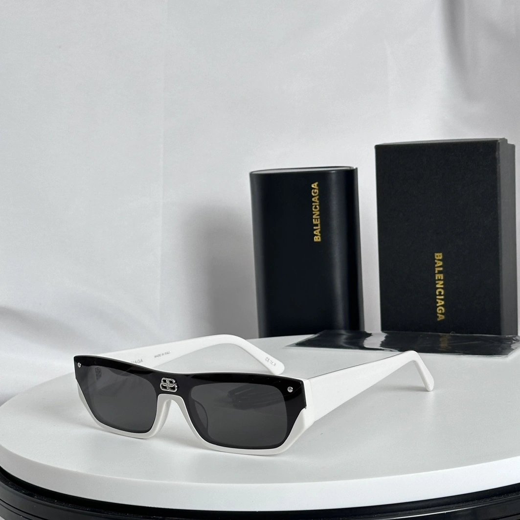 Balenciaga AAA Quality Sunglasses Breathable 1752