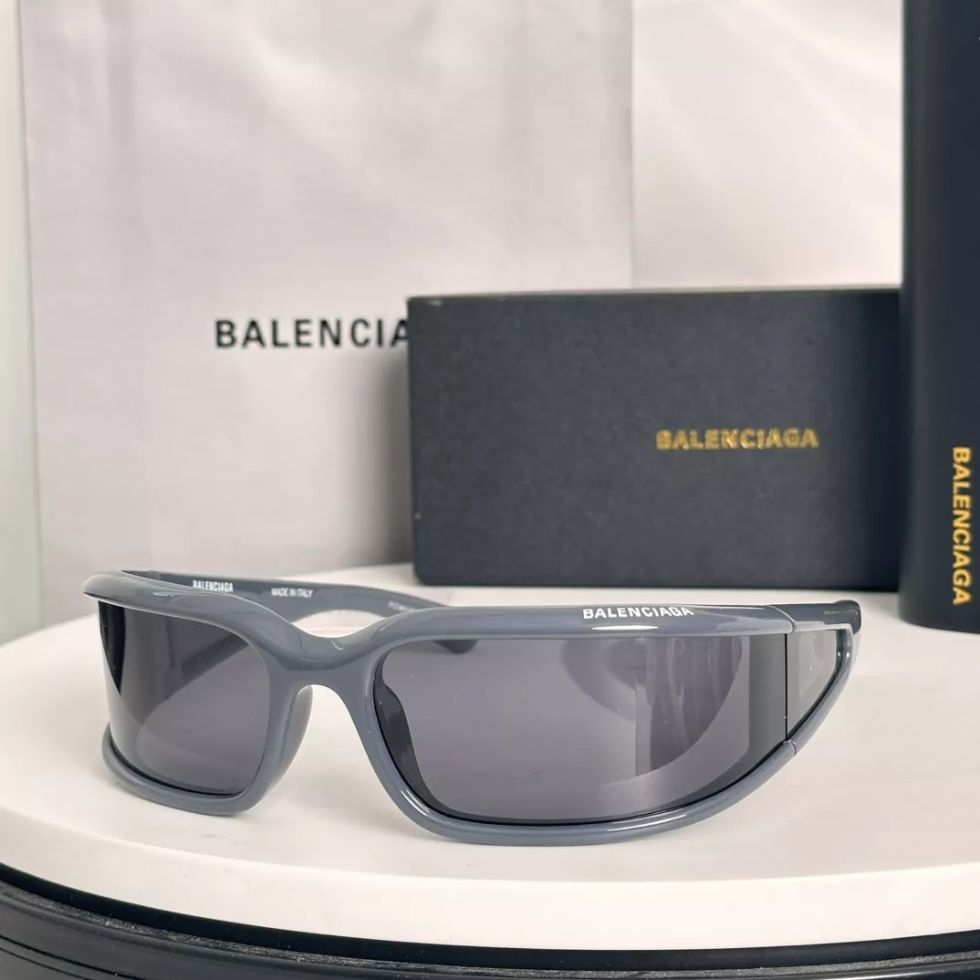 Balenciaga AAA Quality Sunglasses Comfortable 7679