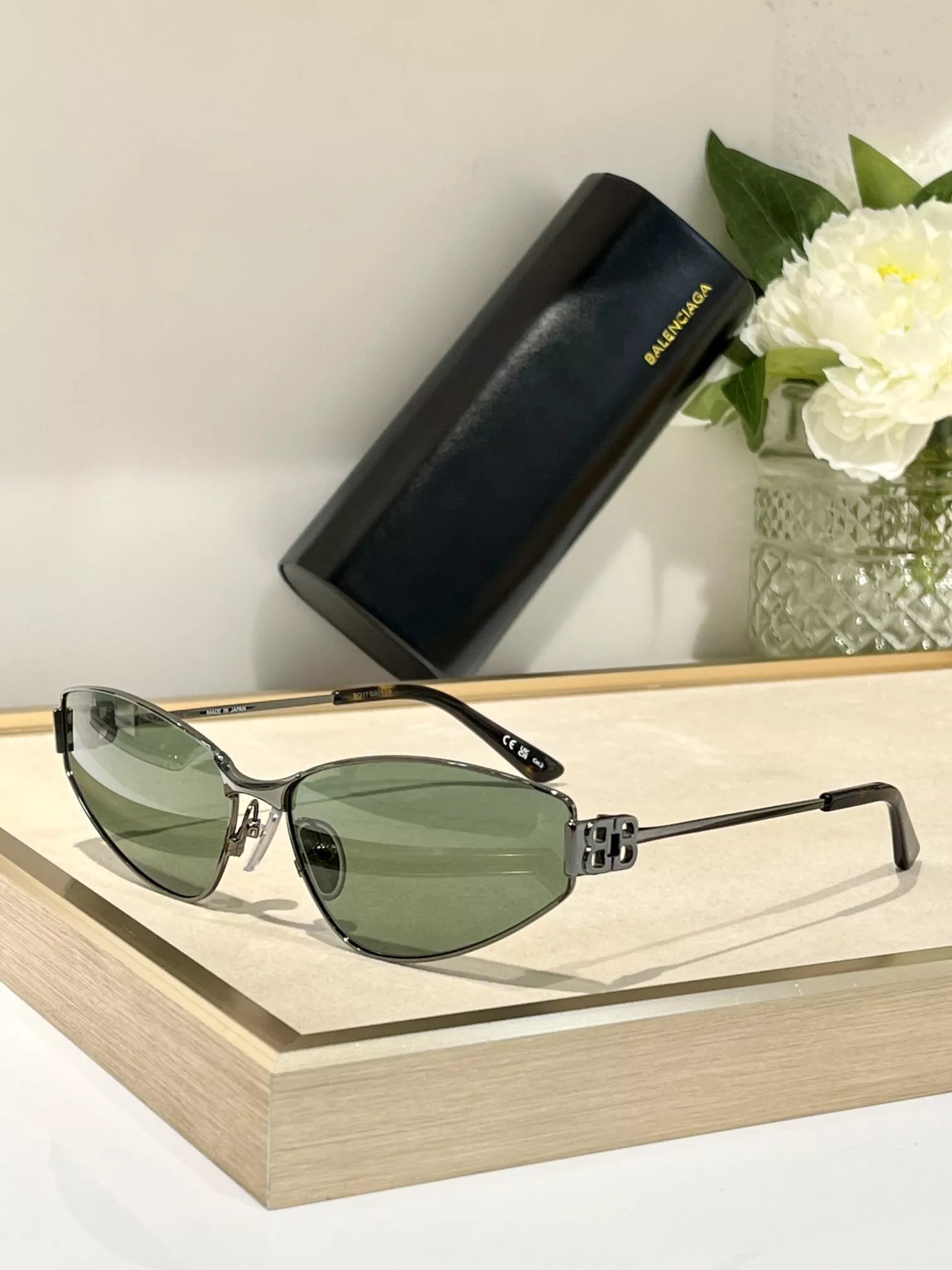Balenciaga AAA Quality Sunglasses Cozy 7743