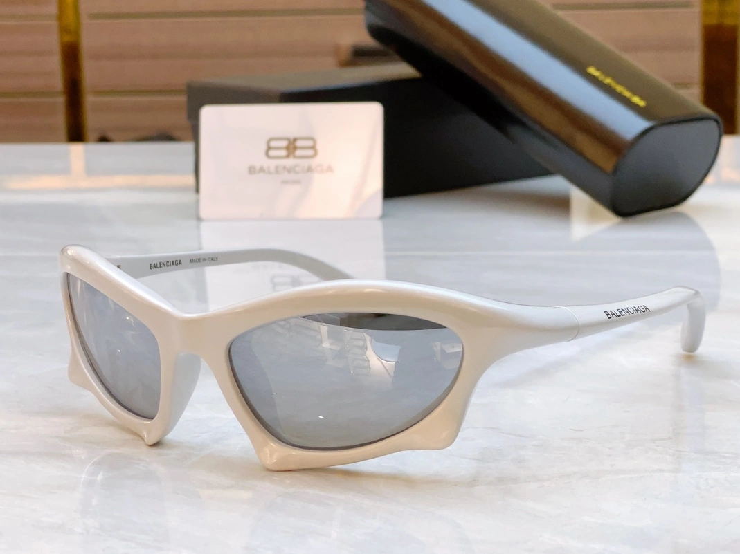 Balenciaga AAA Quality Sunglasses Efficient 525