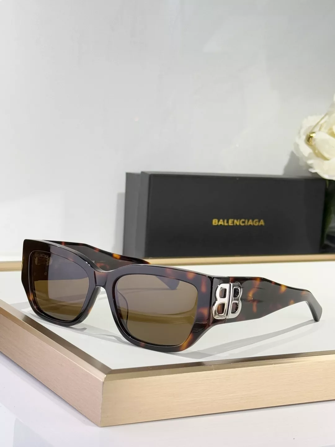 Balenciaga AAA Quality Sunglasses Elegant 8168