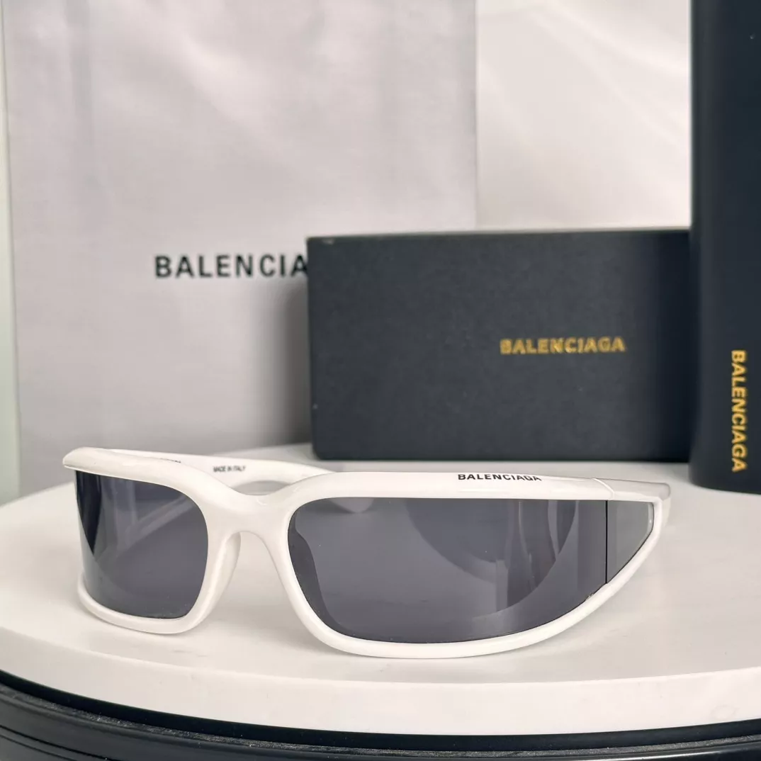 Balenciaga AAA Quality Sunglasses Lightweight 7909