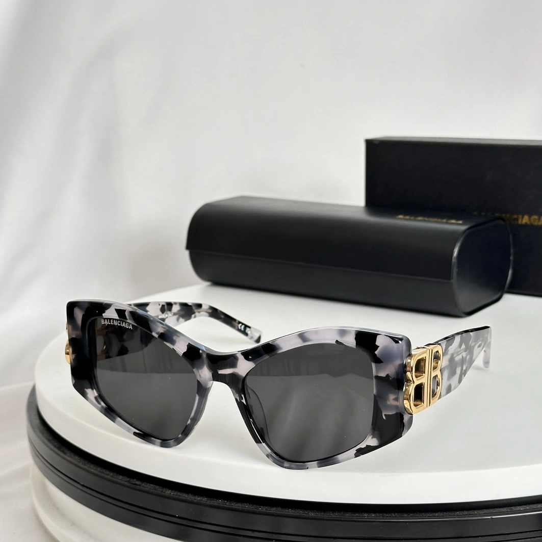 Balenciaga AAA Quality Sunglasses Trendsetting 7249