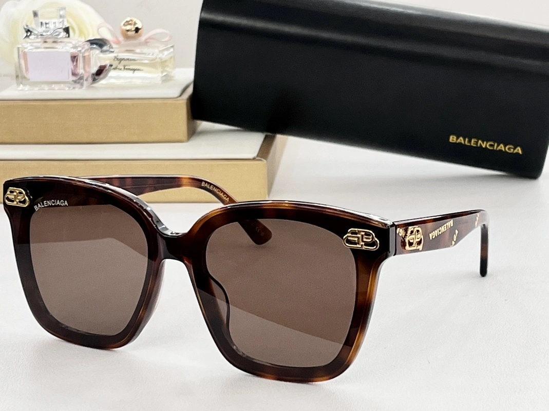Balenciaga AAA Quality Sunglasses Trendy 5816