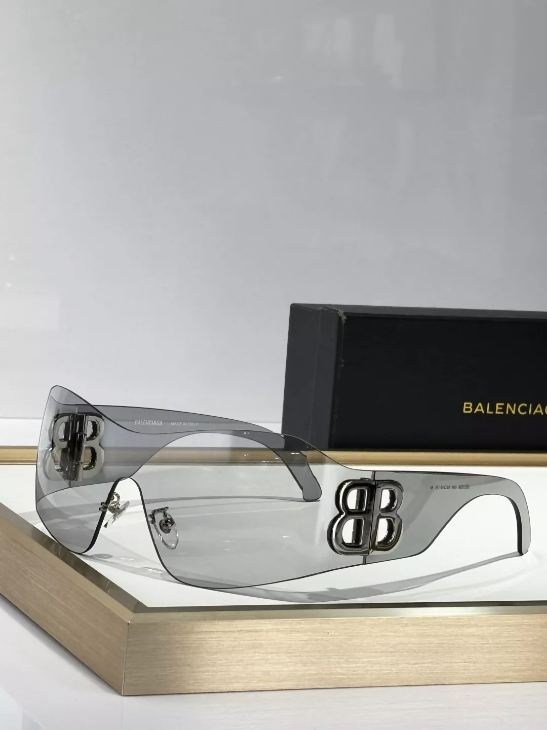 Balenciaga AAA Quality Sunglasses Vibrant 7794