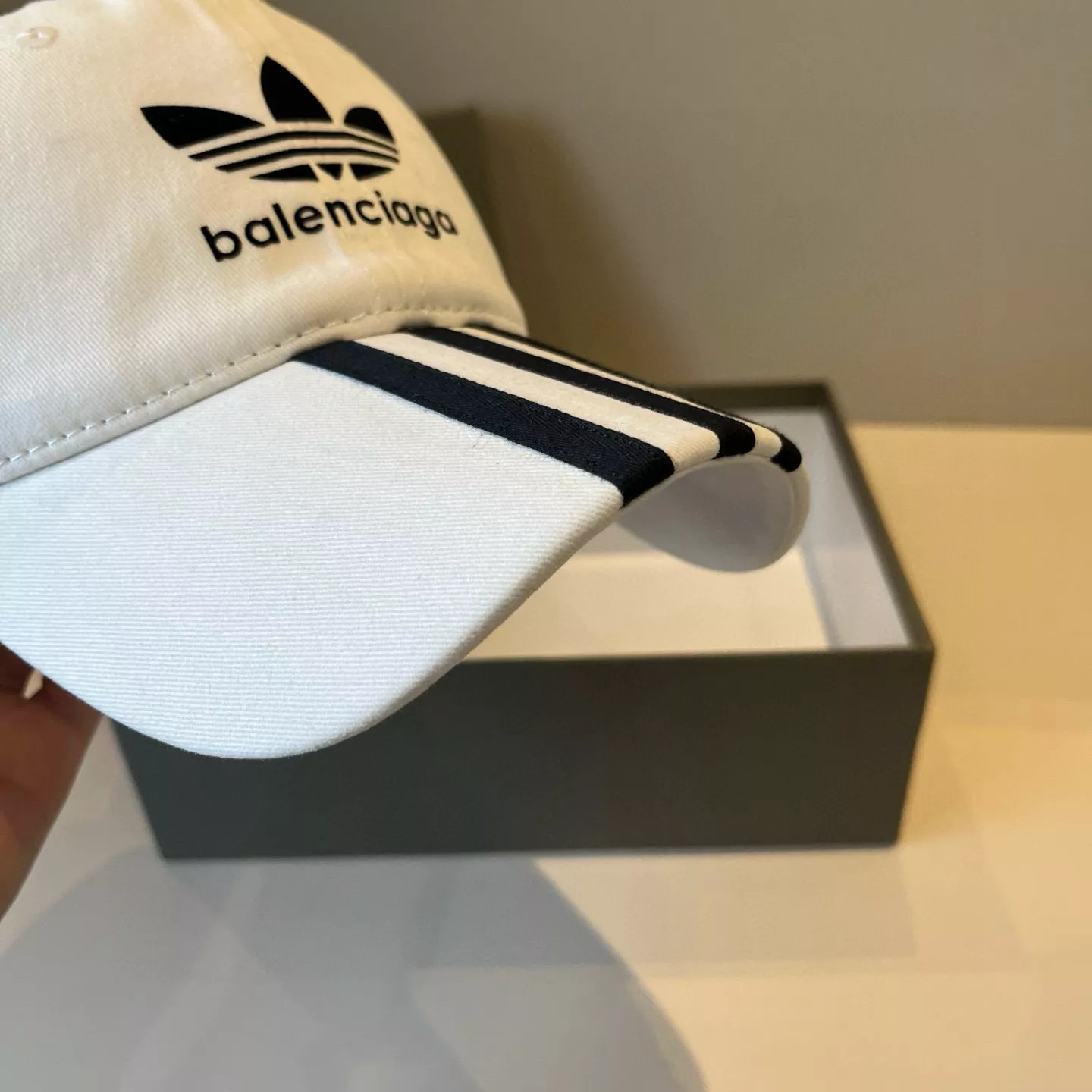 Balenciaga Caps Breathable 8609