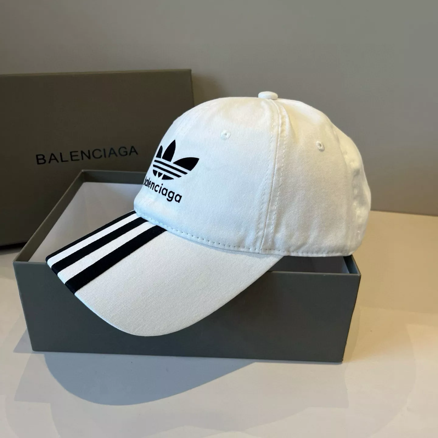 Balenciaga Caps Breathable 8609