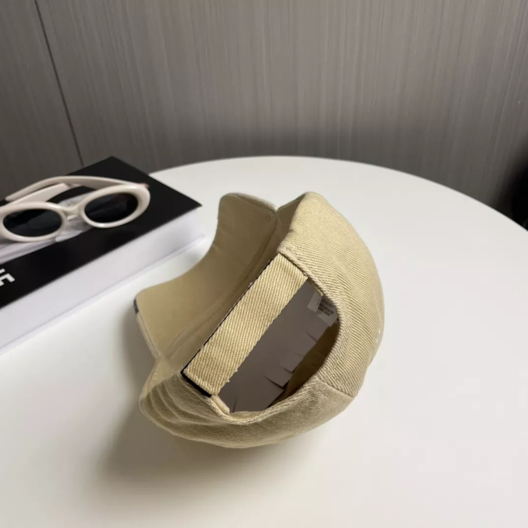 Balenciaga Caps Bright 5787
