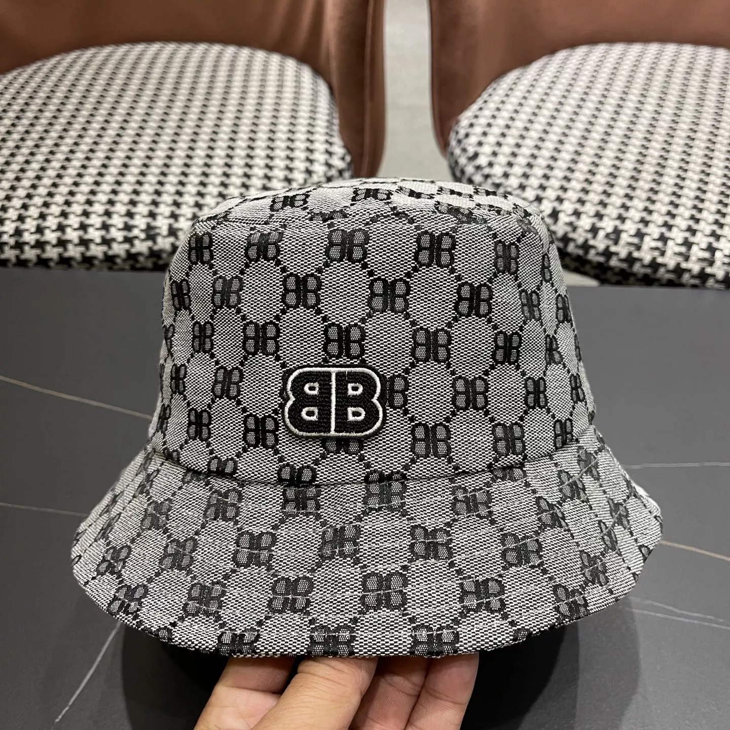 Balenciaga Caps Compact 4963
