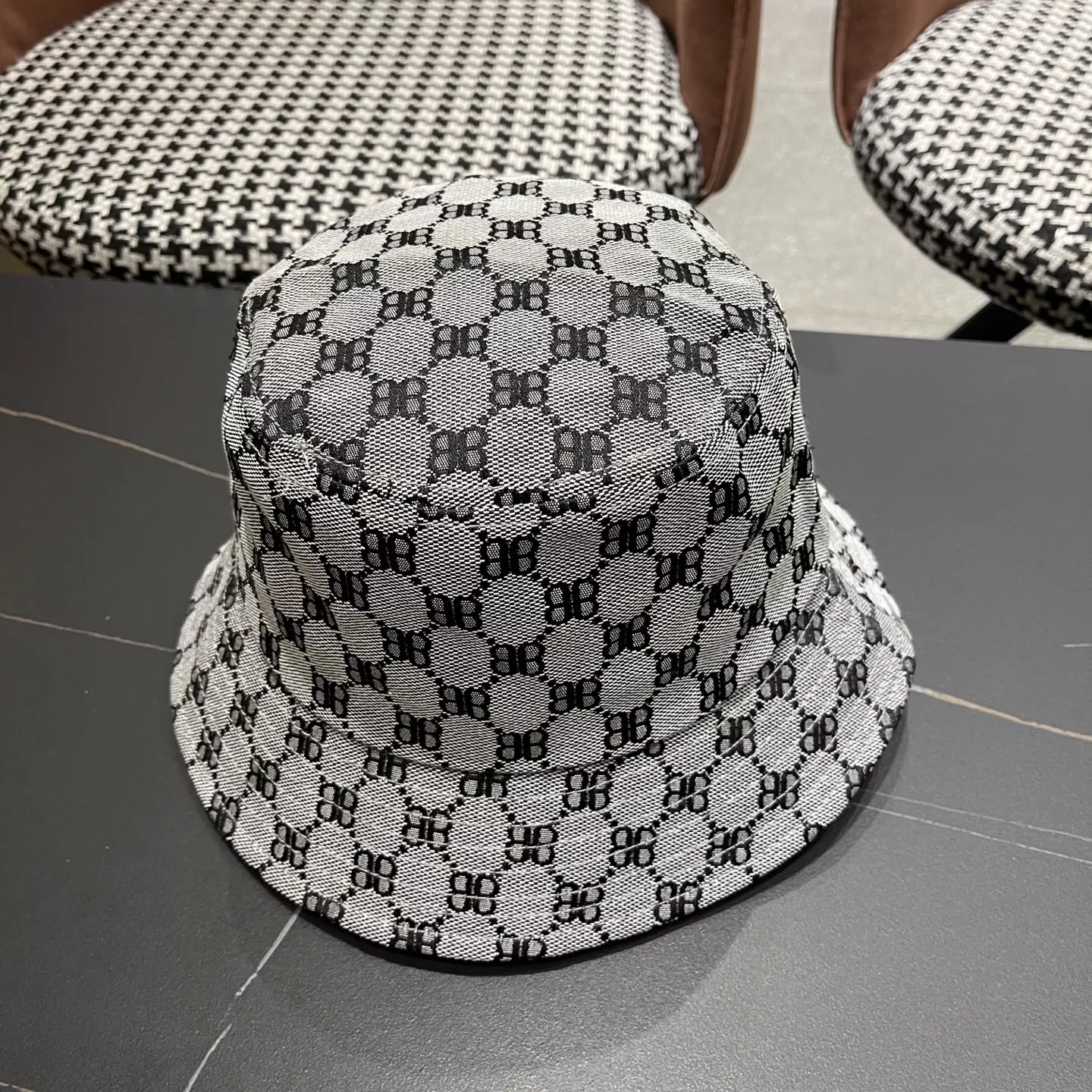Balenciaga Caps Compact 4963