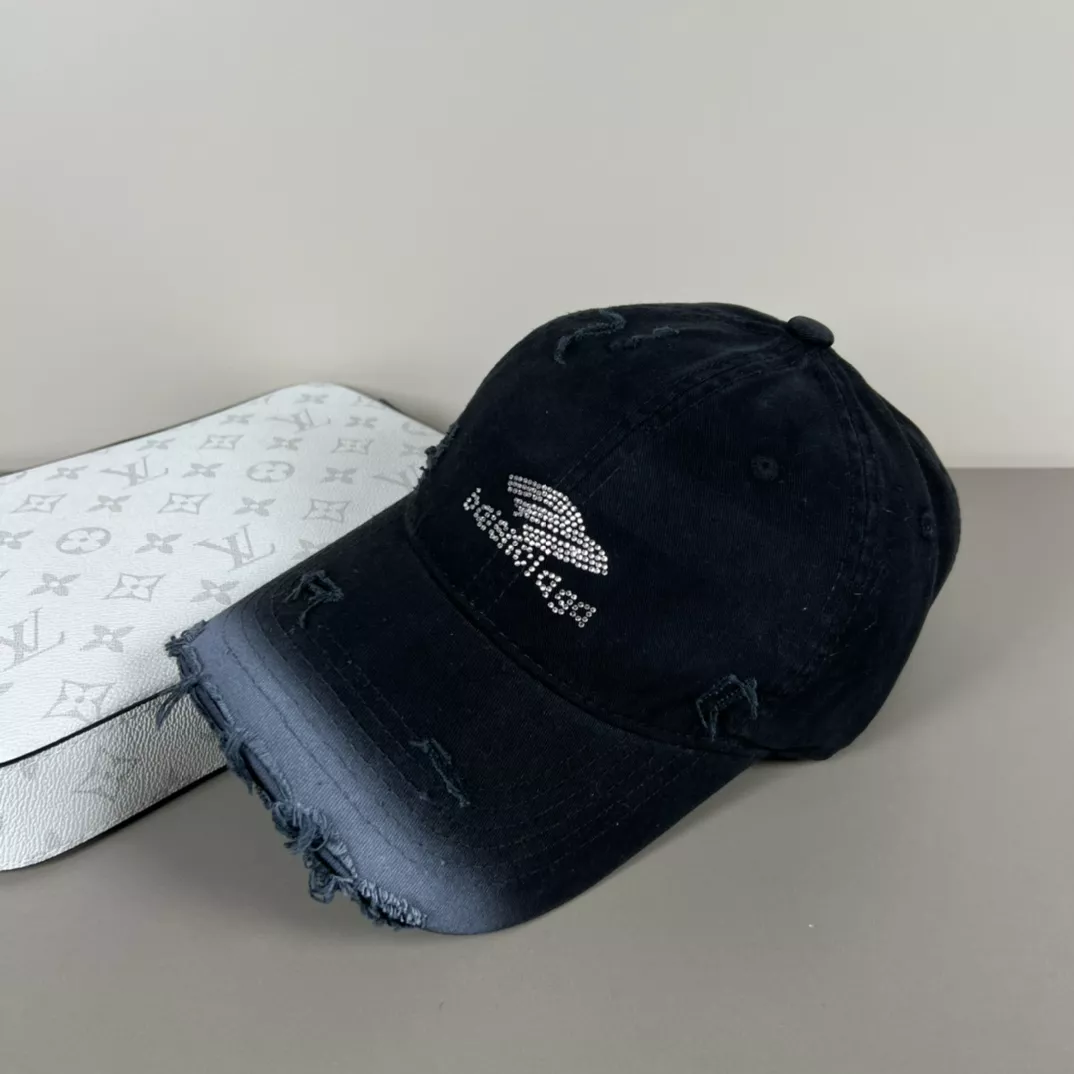 Balenciaga Caps Compact 5947