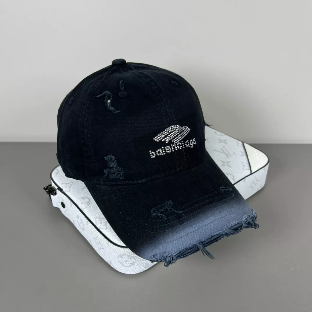 Balenciaga Caps Compact 5947
