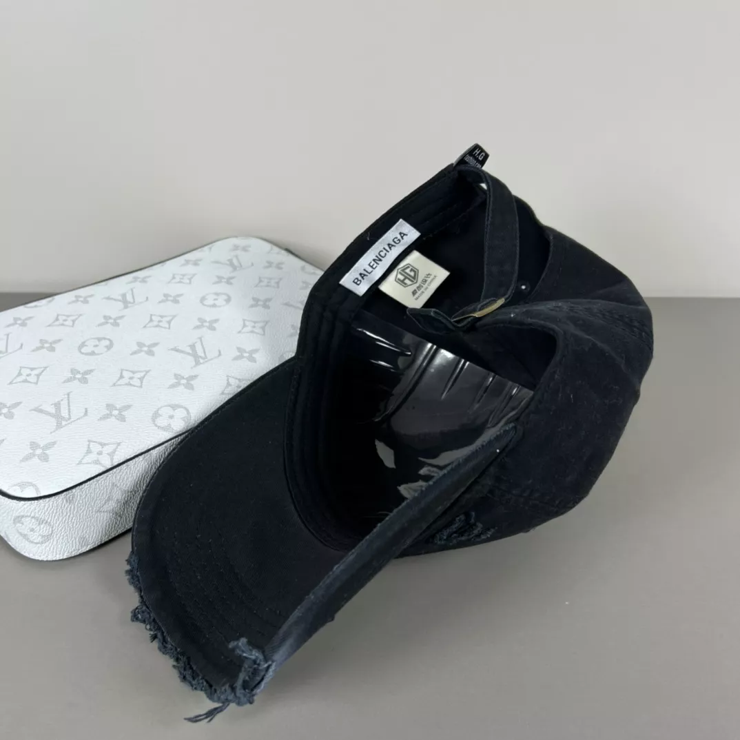 Balenciaga Caps Compact 5947