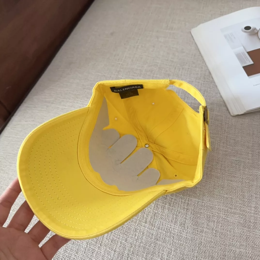 Balenciaga Caps Compact 6355