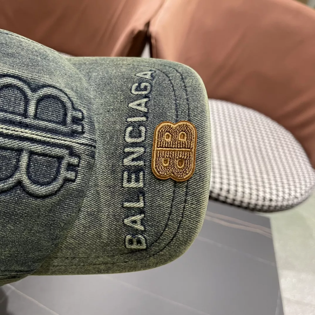Balenciaga Caps Cozy 1623