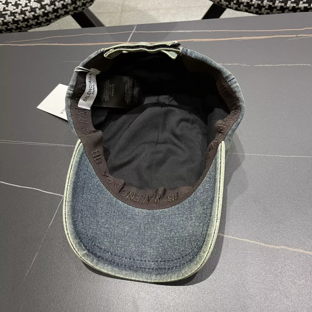 Balenciaga Caps Cozy 1623