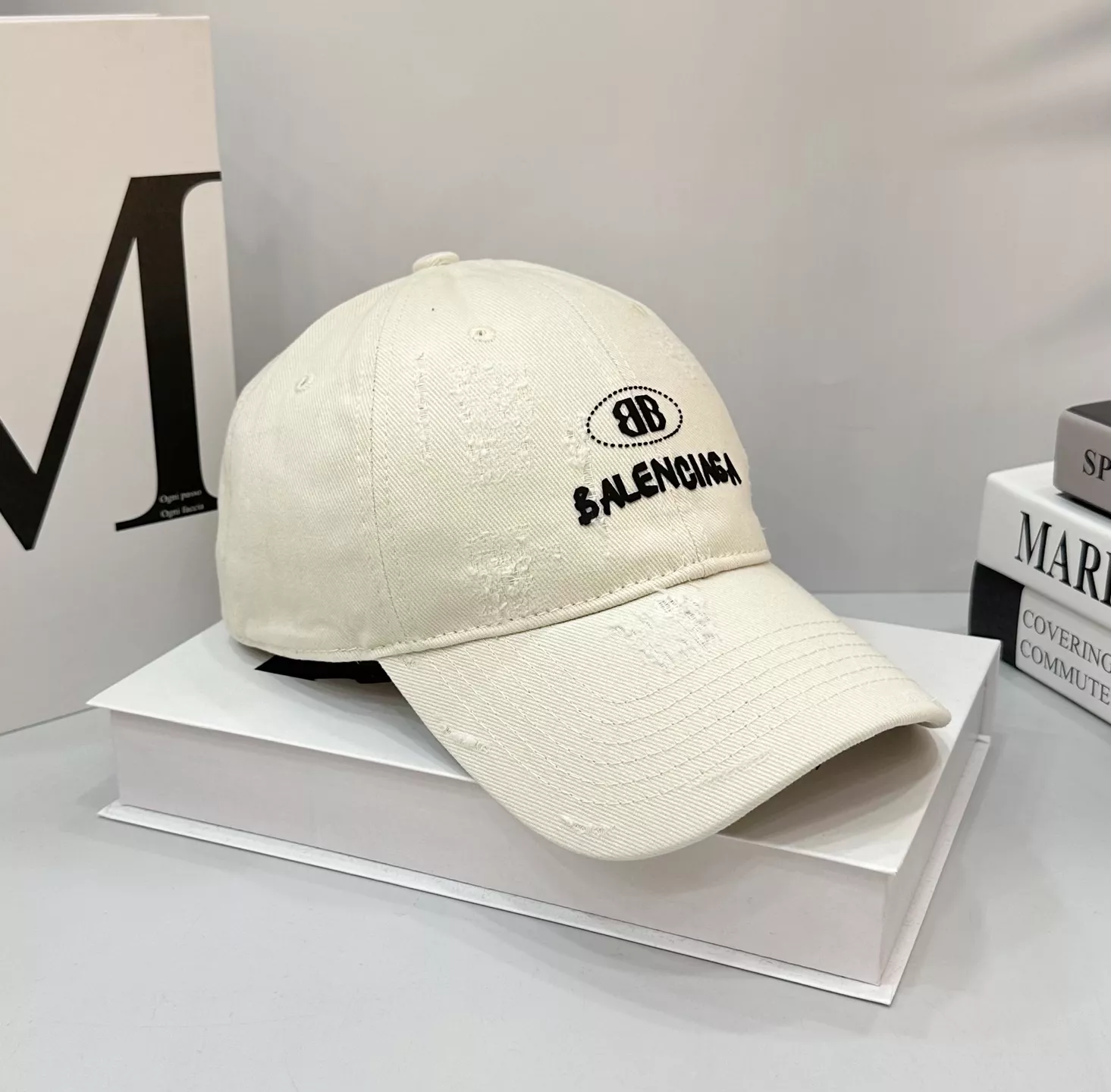 Balenciaga Caps EasyMatch 569