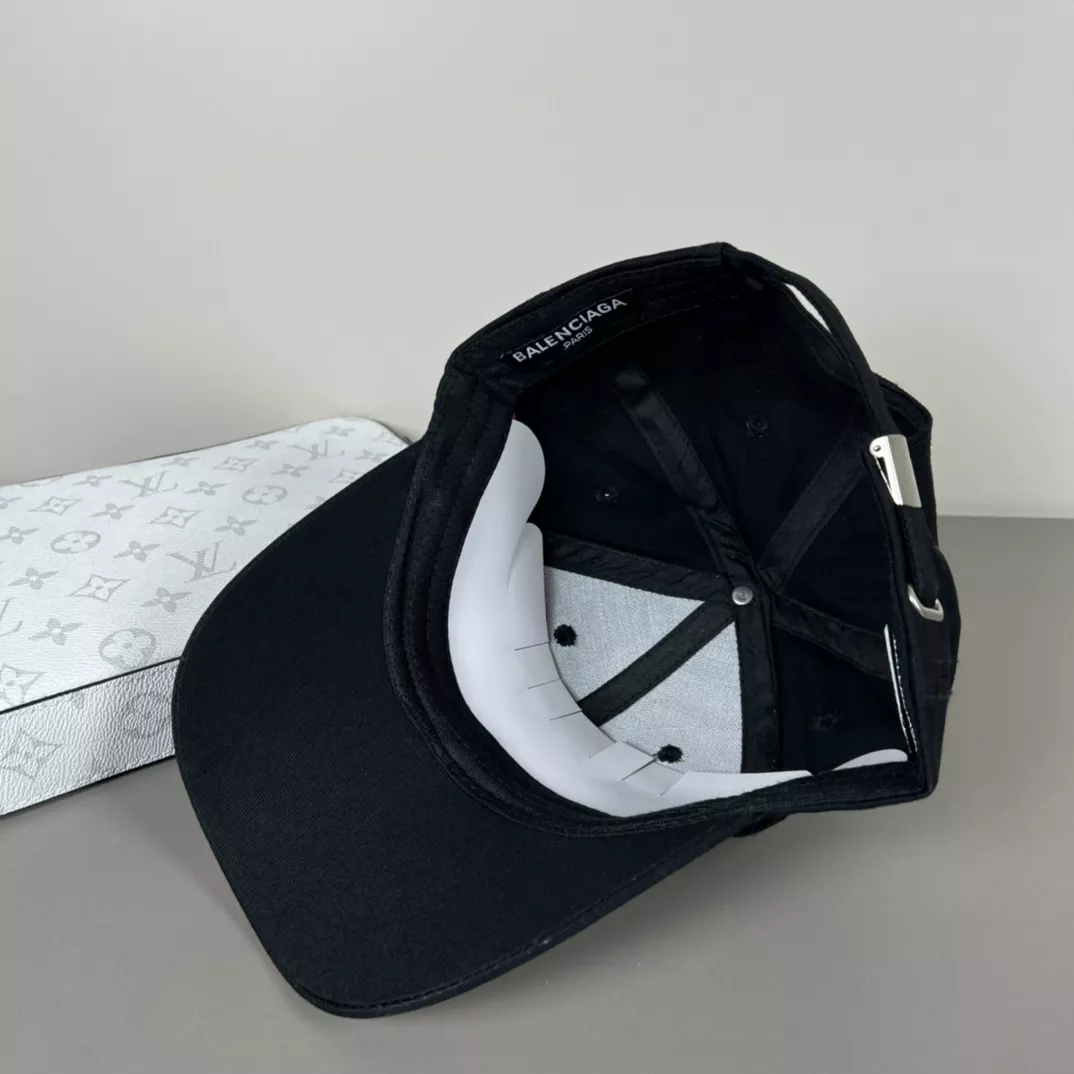 Balenciaga Caps EasyMatch 8843