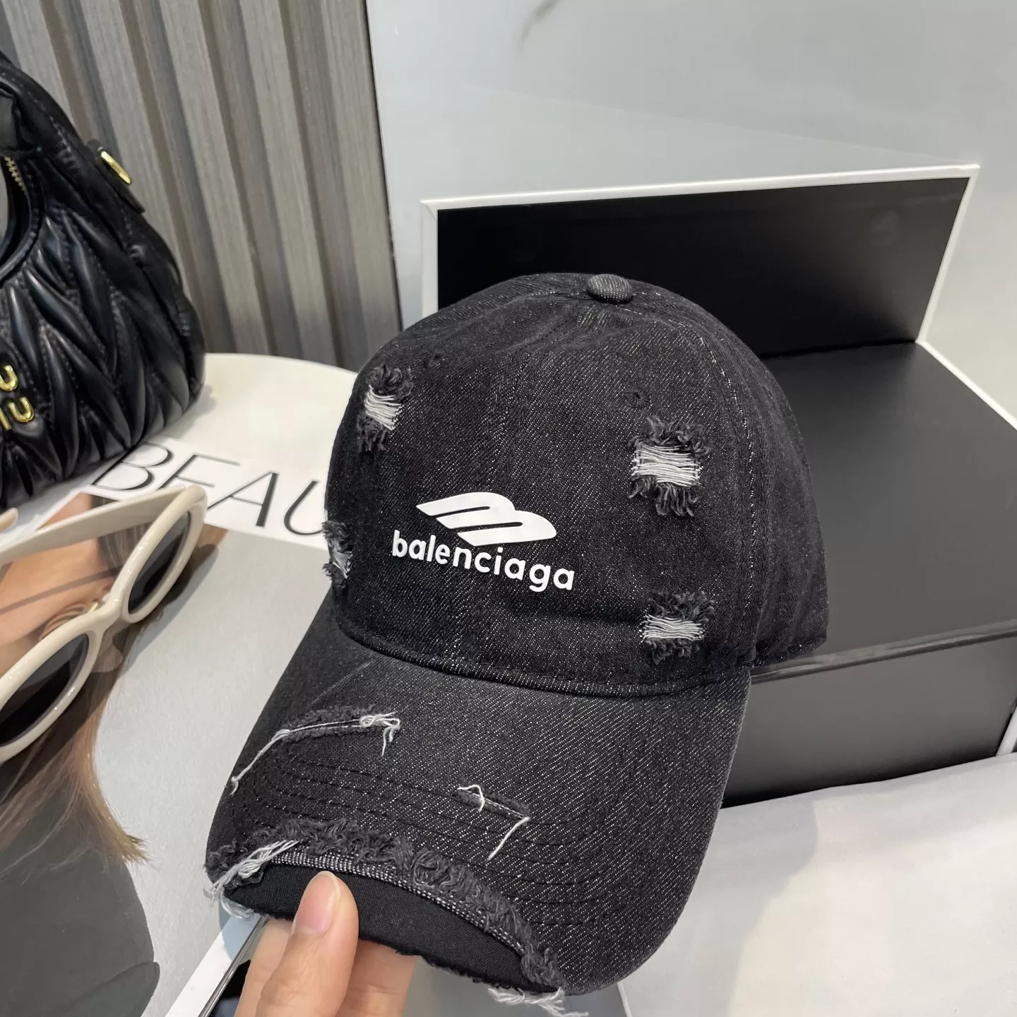 Balenciaga Caps GoAnywhere 4424
