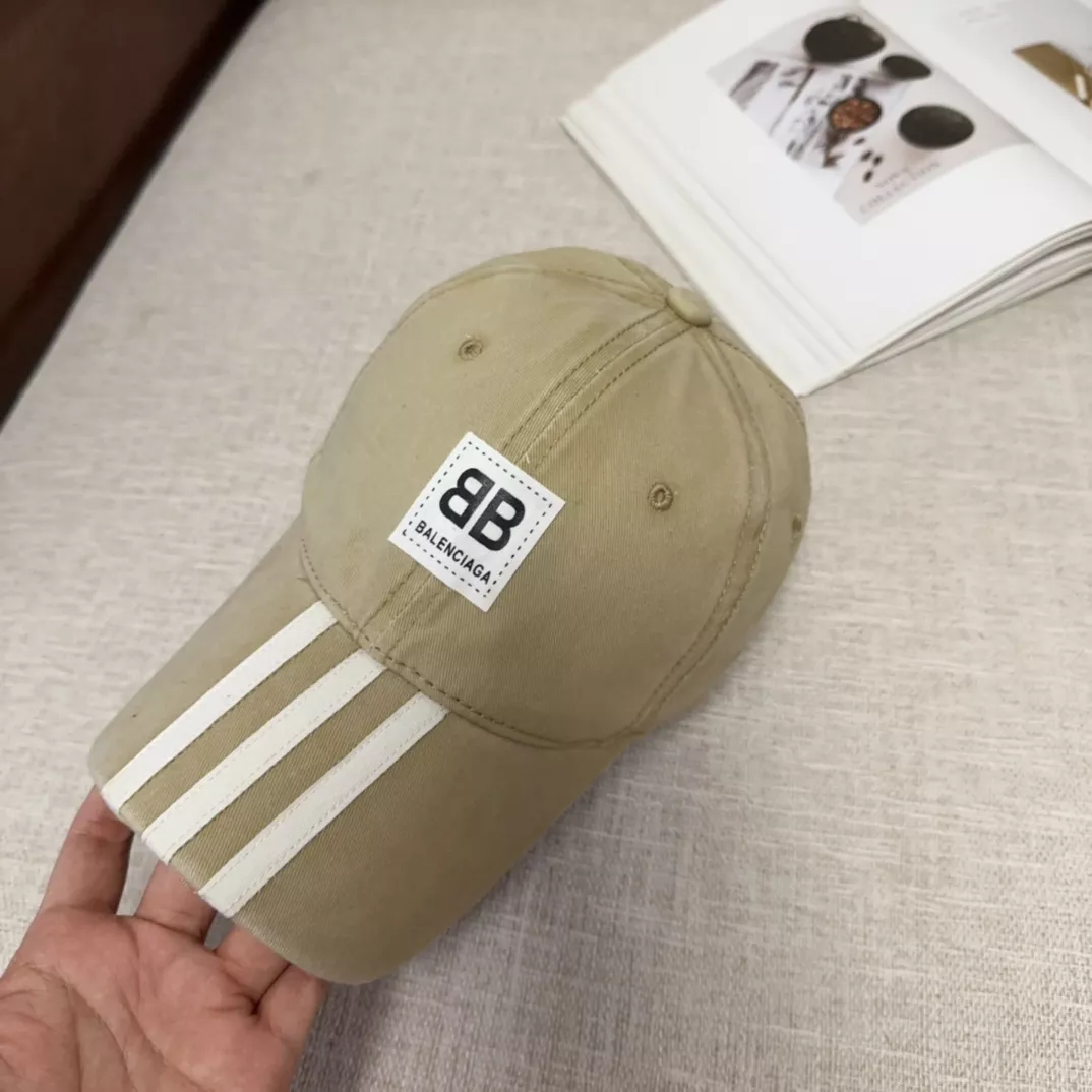 Balenciaga Caps Lightweight 571