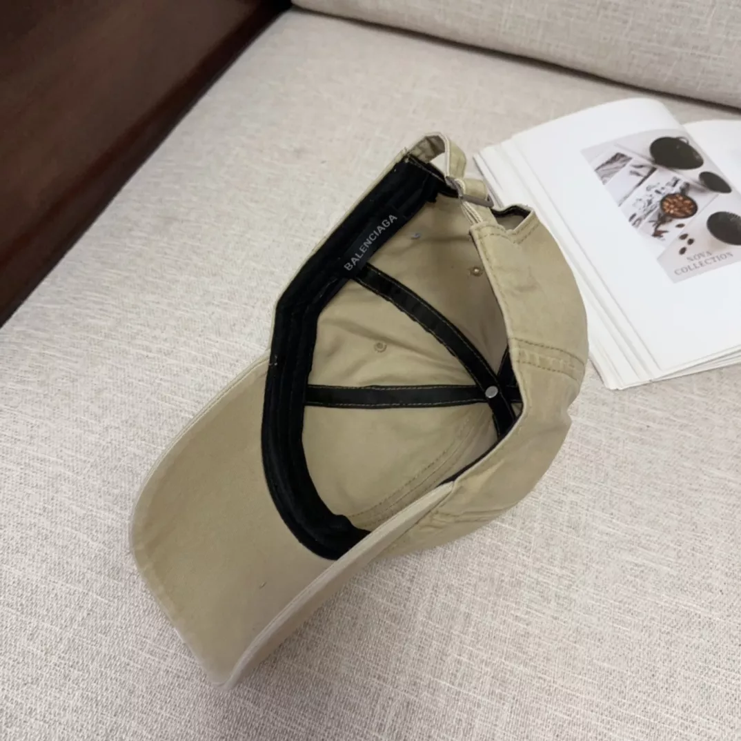 Balenciaga Caps Lightweight 571