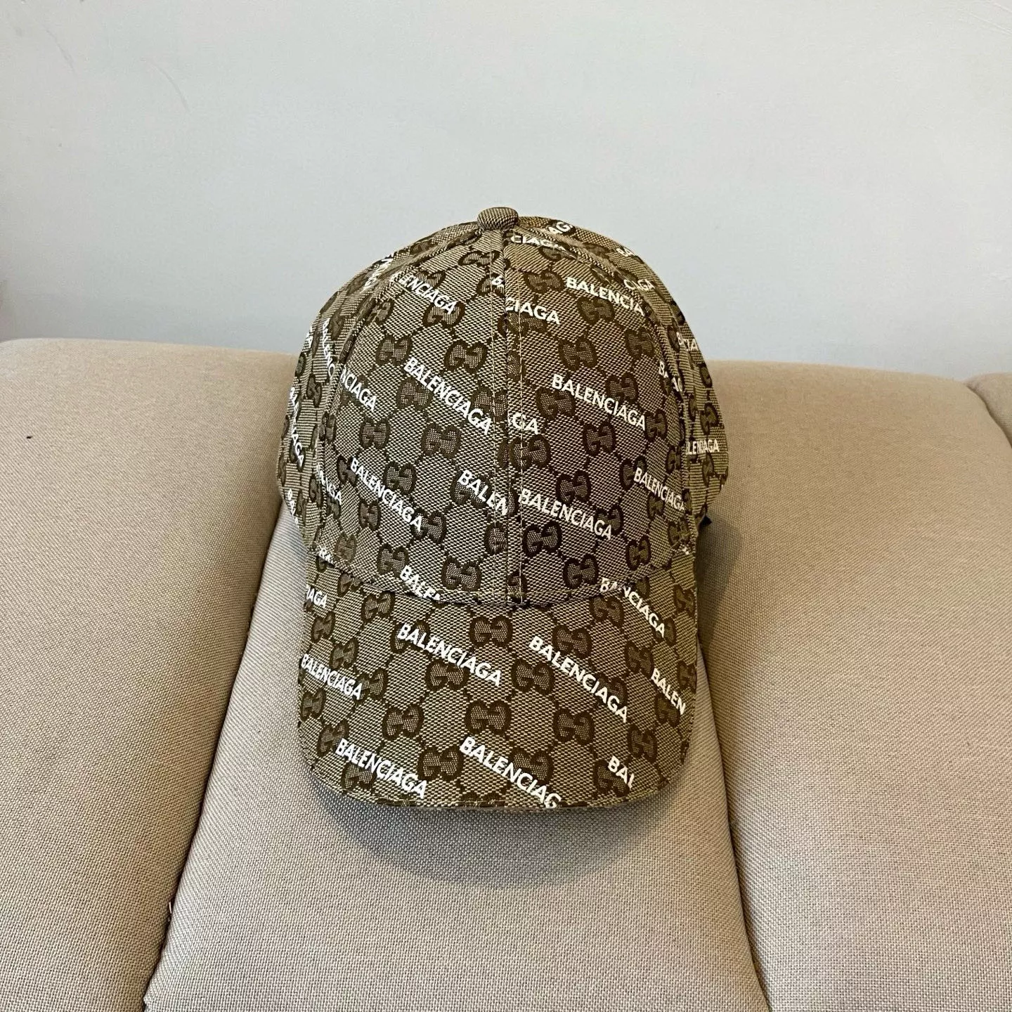 Balenciaga Caps Lightweight 628