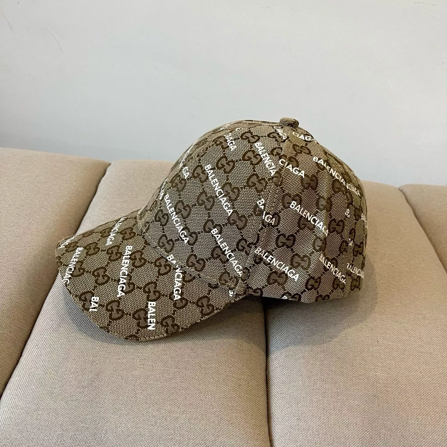 Balenciaga Caps Lightweight 628