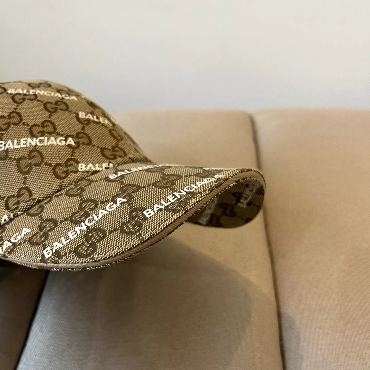 Balenciaga Caps Lightweight 628