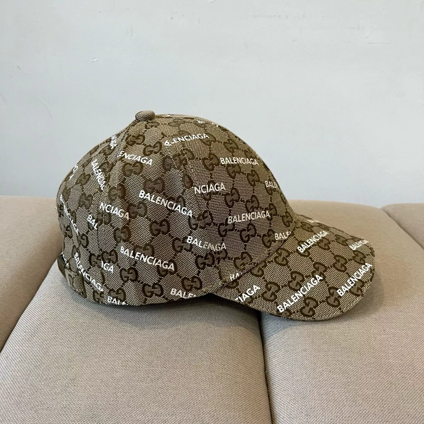 Balenciaga Caps Lightweight 628