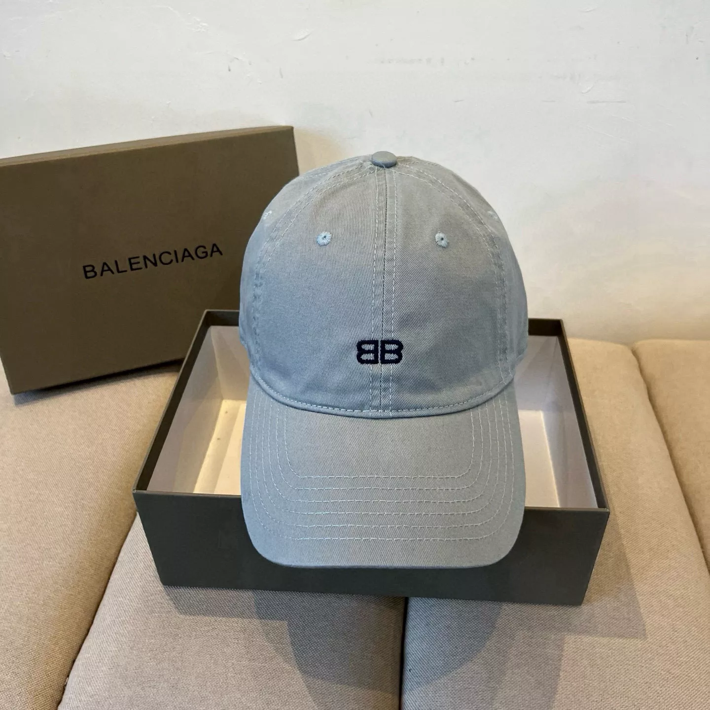 Balenciaga Caps Minimalist 719