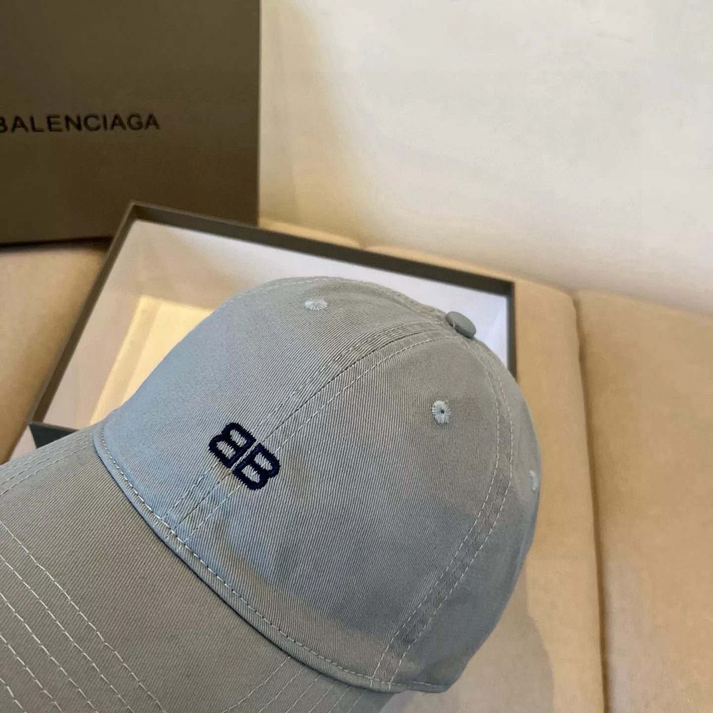 Balenciaga Caps Minimalist 719