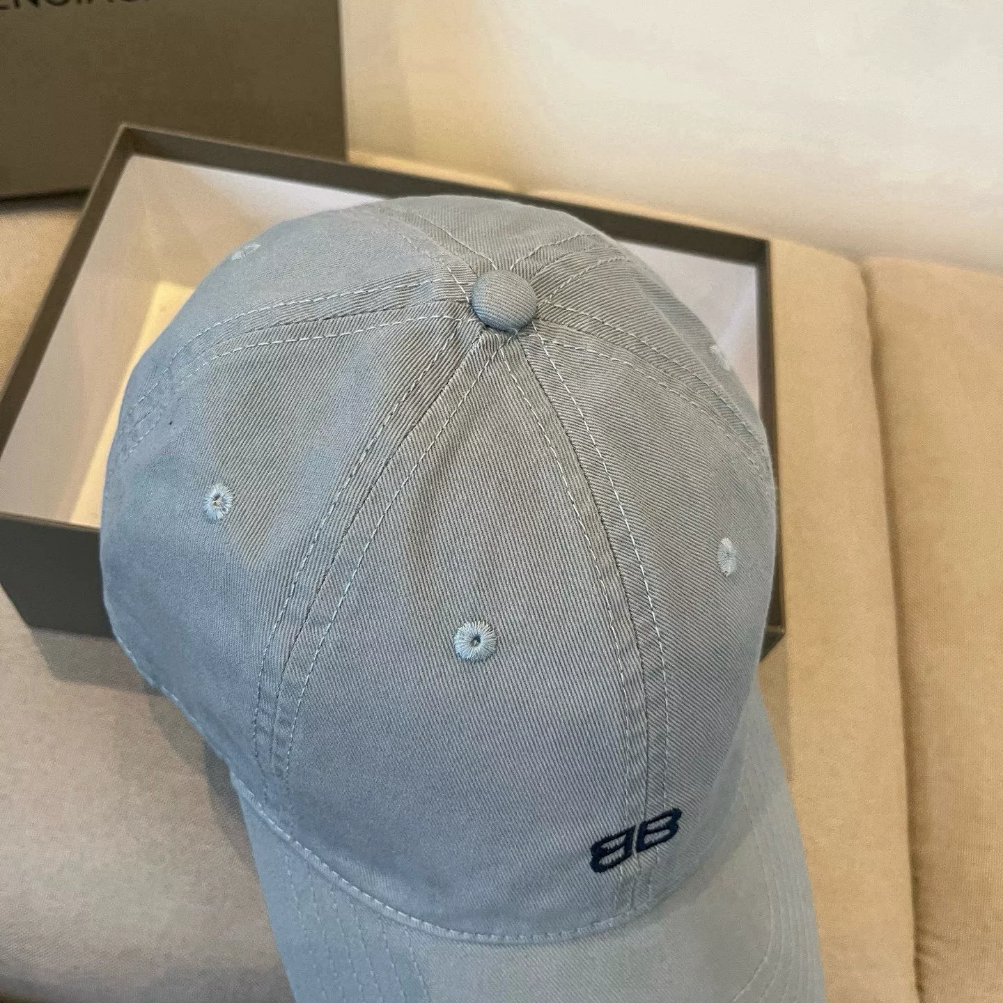 Balenciaga Caps Minimalist 719