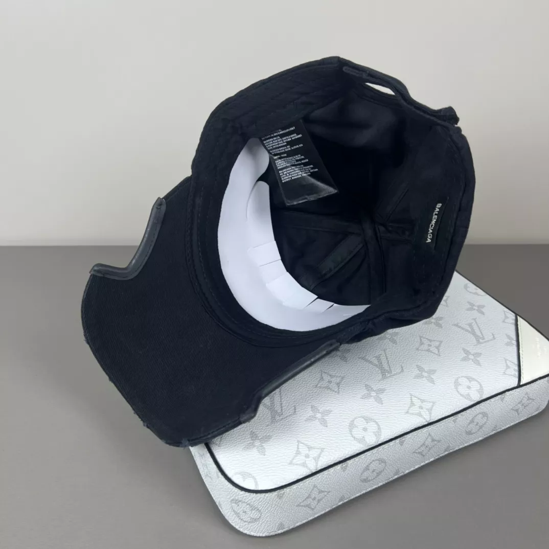 Balenciaga Caps Practical 2977