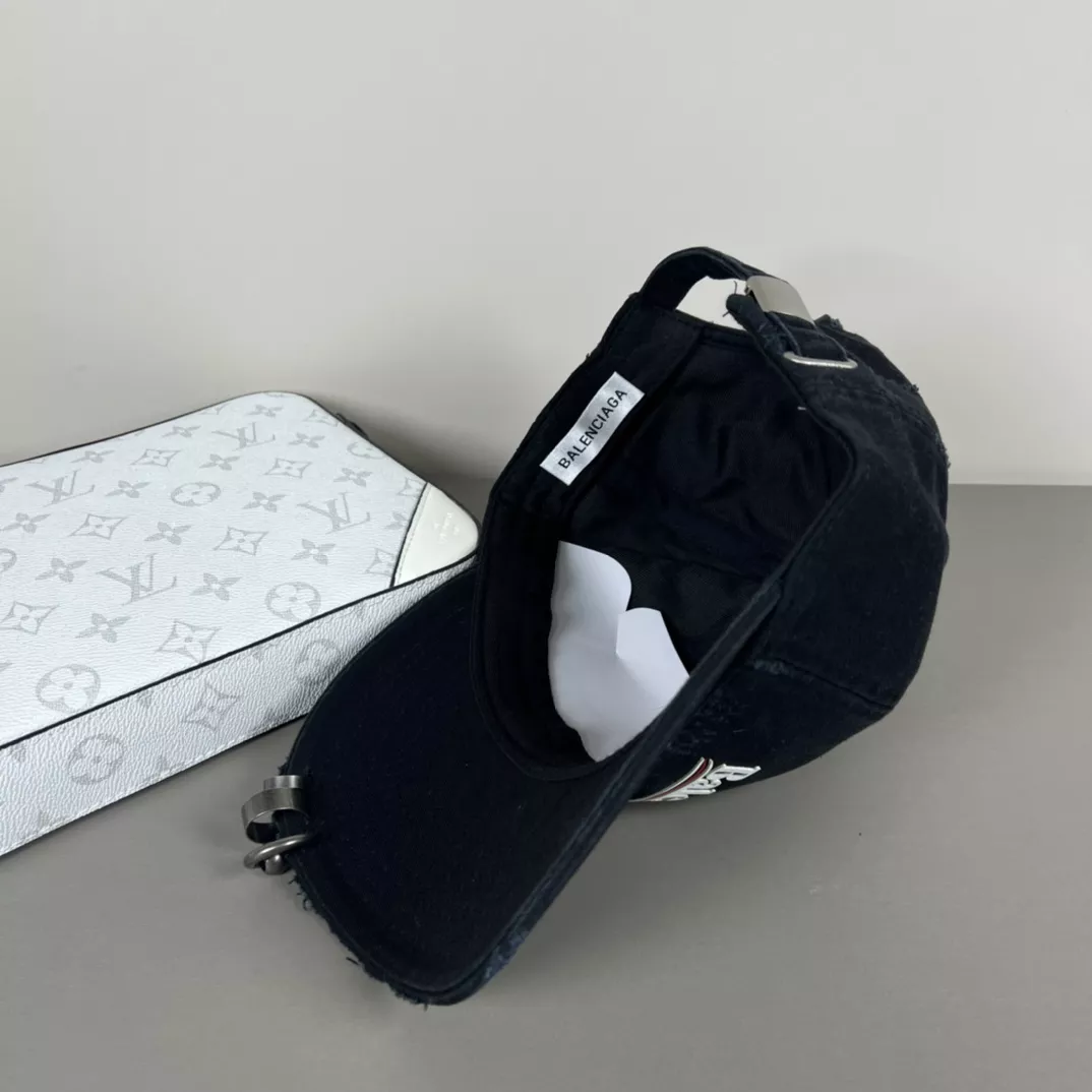 Balenciaga Caps Refined 3609
