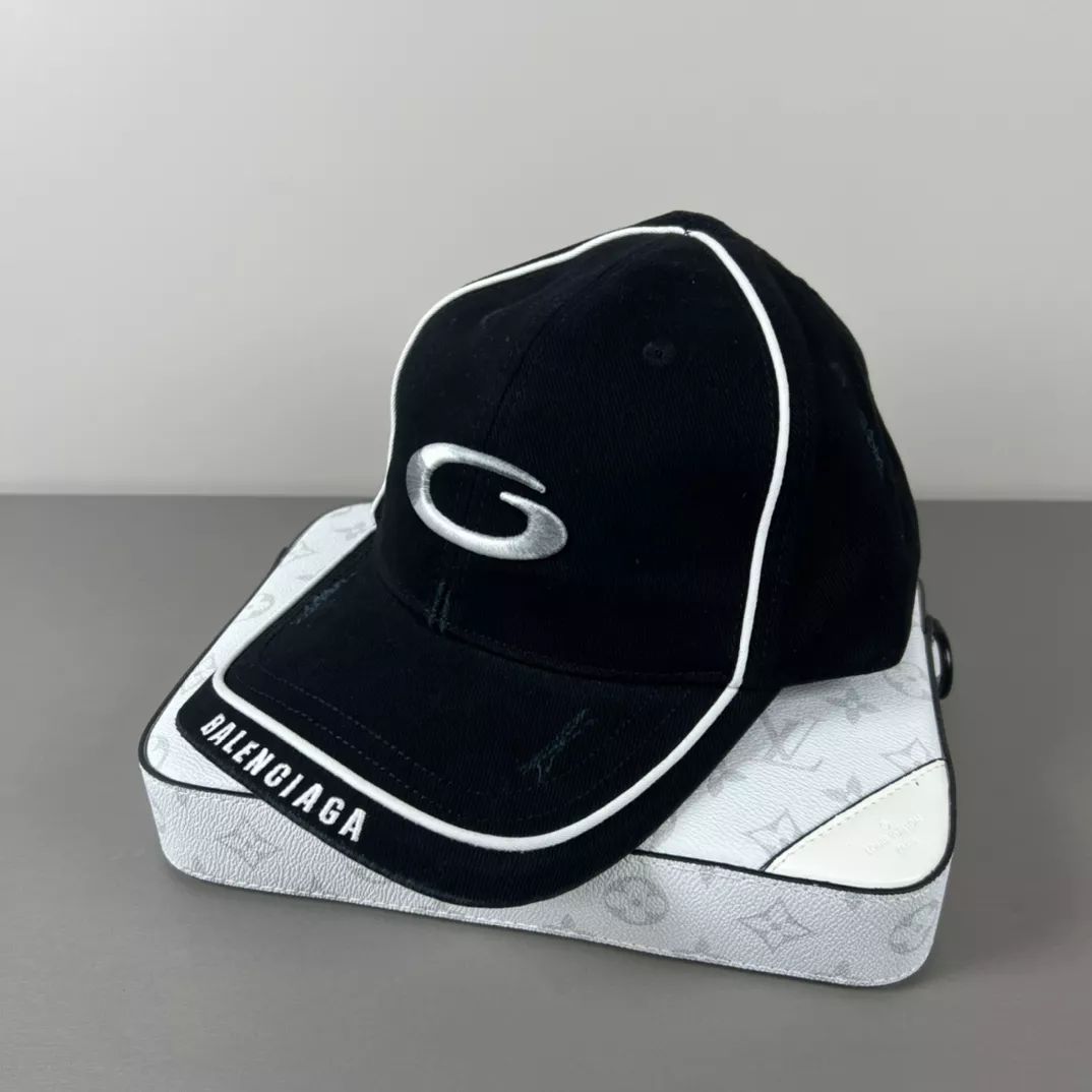 Balenciaga Caps Resilient 4057