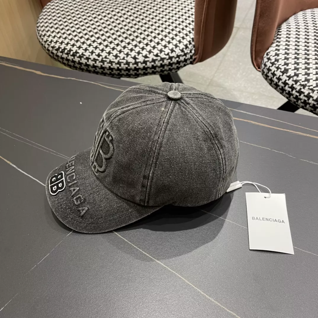 Balenciaga Caps Sleek 197
