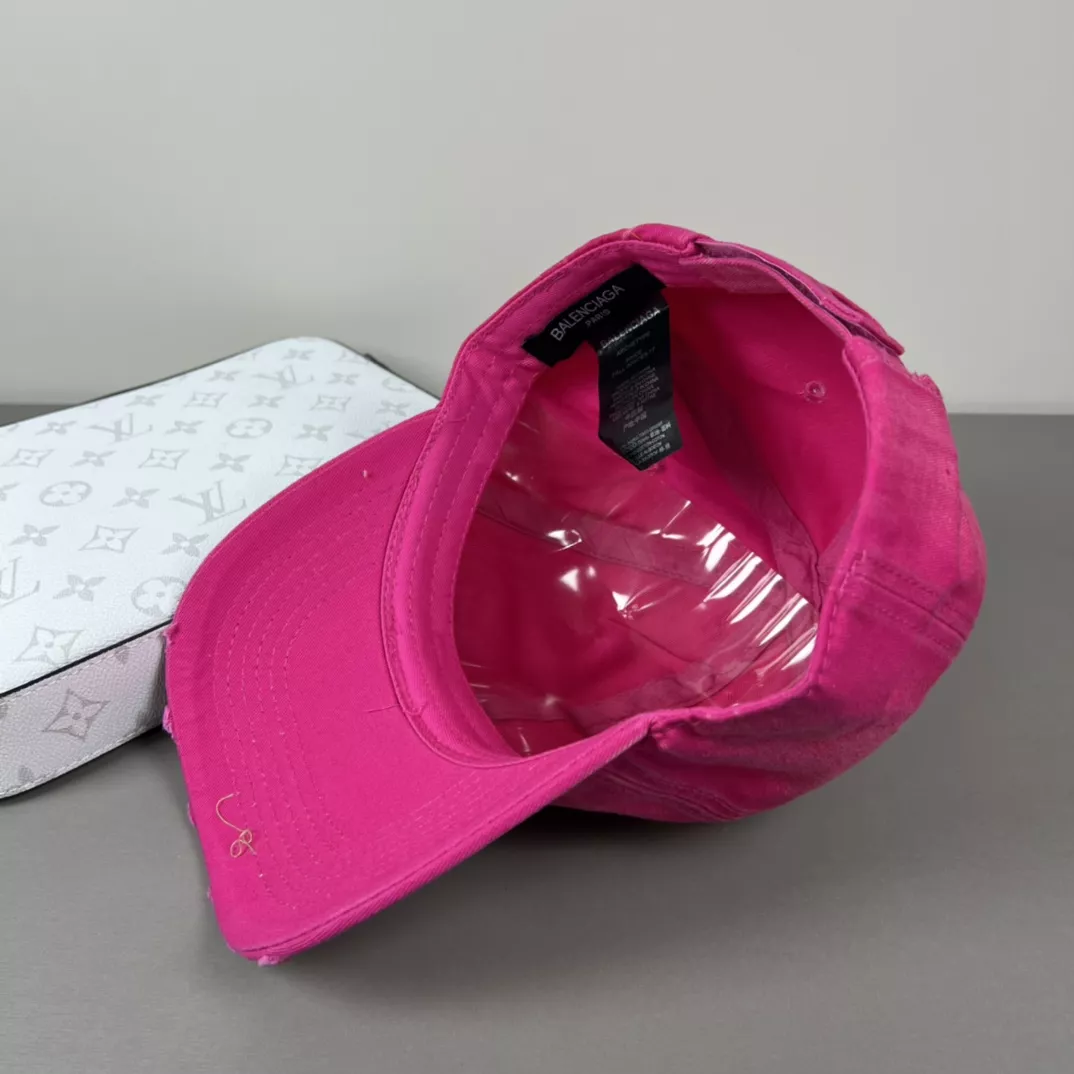 Balenciaga Caps Sleek 3311