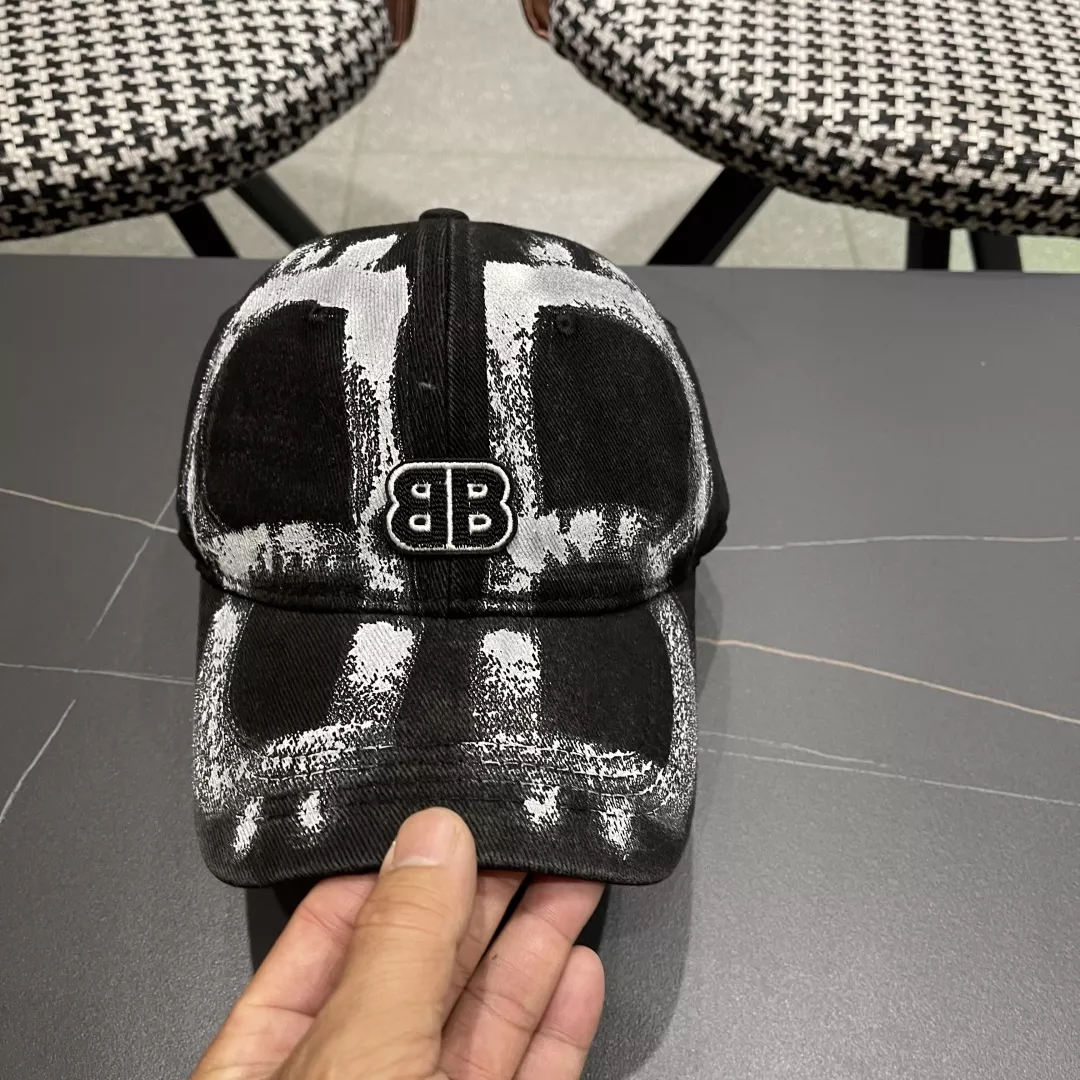 Balenciaga Caps Sleek 6891